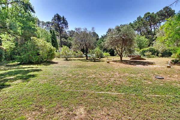 A VENDRE EN EXCLUSIVITE! Maison de plain-pied avec piscine et studio indépendant.