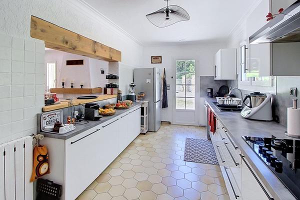 A VENDRE EN EXCLUSIVITE! Maison de plain-pied avec piscine et studio indépendant.