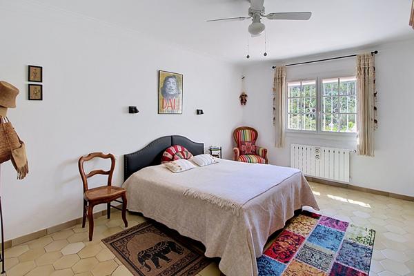 A VENDRE EN EXCLUSIVITE! Maison de plain-pied avec piscine et studio indépendant.