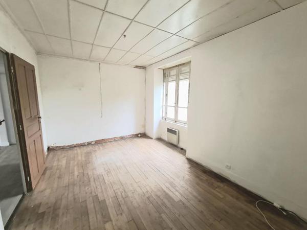 Exclusivité - Le Croisty - Maison de 135.36 m2 - 6 pièces - 3 chambres  -  Jardinet 20 m2 - Prix 125.000