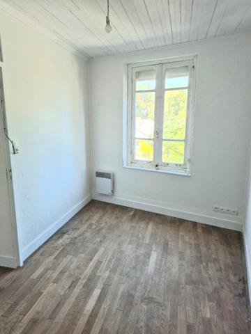 Exclusivité - Le Croisty - Maison de 135.36 m2 - 6 pièces - 3 chambres  -  Jardinet 20 m2 - Prix 125.000