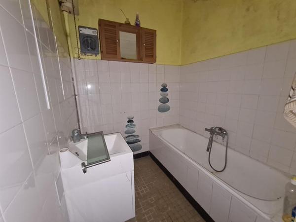 Exclusivité - Le Croisty - Maison de 135.36 m2 - 6 pièces - 3 chambres  -  Jardinet 20 m2 - Prix 125.000