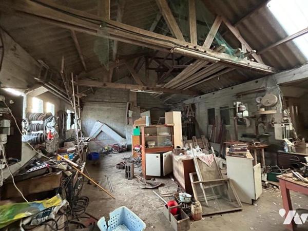 IMMEUBLE DE RAPPORT (deux maisons + un hangar)