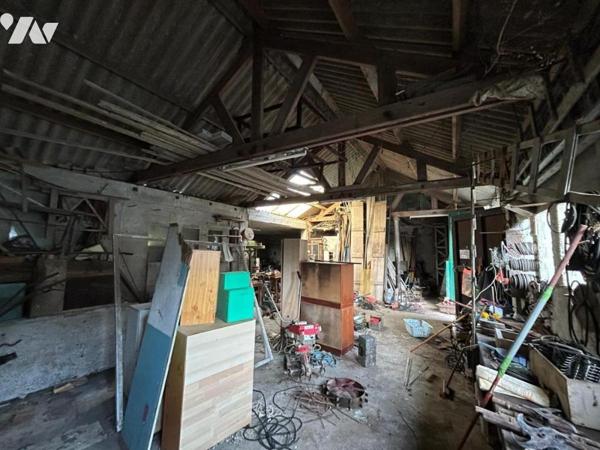 IMMEUBLE DE RAPPORT (deux maisons + un hangar)