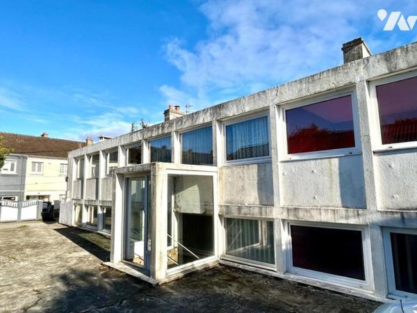 IMMEUBLE DE RAPPORT (deux maisons + un hangar)
