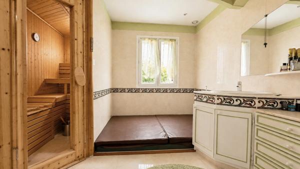 MERINDOL (84) | Maison de plain pied de 168 m² habitables avec 2 gîtes sur un terrain de 870 m² avec piscine