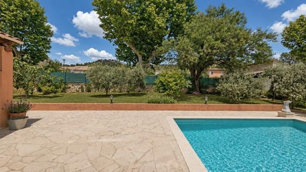 MERINDOL (84) | Maison de plain pied de 168 m² habitables avec 2 gîtes sur un terrain de 870 m² avec piscine