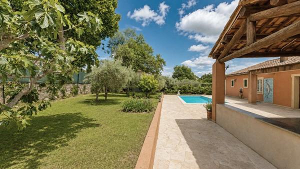 MERINDOL (84) | Maison de plain pied de 168 m² habitables avec 2 gîtes sur un terrain de 870 m² avec piscine