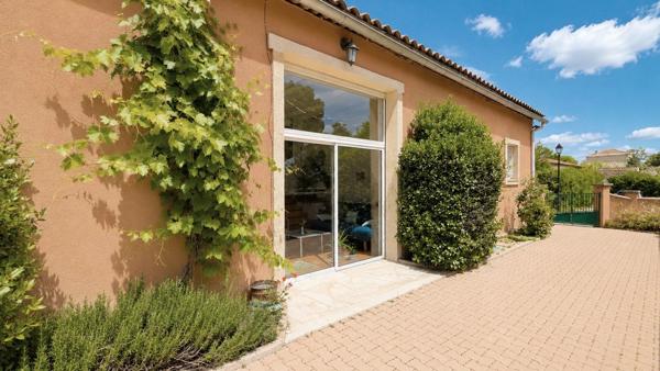 MERINDOL (84) | Maison de plain pied de 168 m² habitables avec 2 gîtes sur un terrain de 870 m² avec piscine
