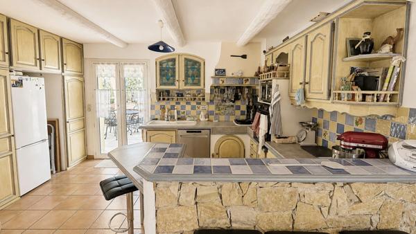 MERINDOL (84) | Maison de plain pied de 168 m² habitables avec 2 gîtes sur un terrain de 870 m² avec piscine
