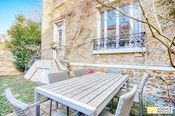 Versailles Montreuil St-Symphorien Maison 6 pièces 210 m² au sol avec jardin 1 850 000 € **  - Référence  28354