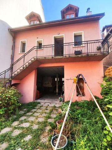 Maison de ville à Grenoble avec jardin, garage et dépendance de 80 m²