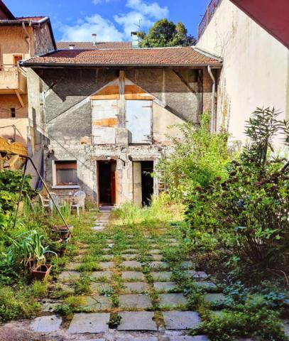 Maison de ville à Grenoble avec jardin, garage et dépendance de 80 m²