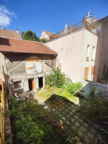 Maison de ville à Grenoble avec jardin, garage et dépendance de 80 m²