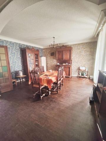 Maison de ville à Grenoble avec jardin, garage et dépendance de 80 m²