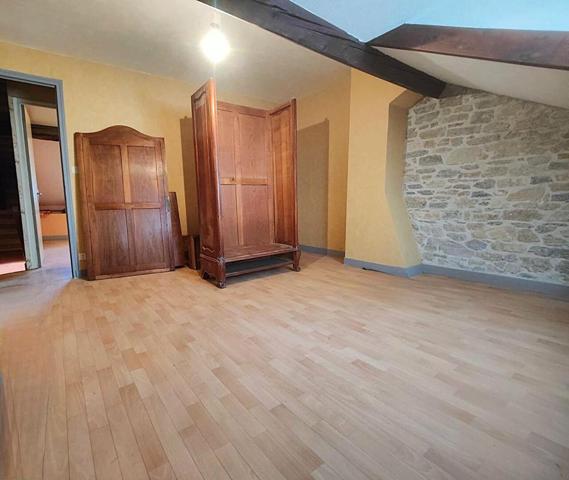 Maison de ville à Grenoble avec jardin, garage et dépendance de 80 m²