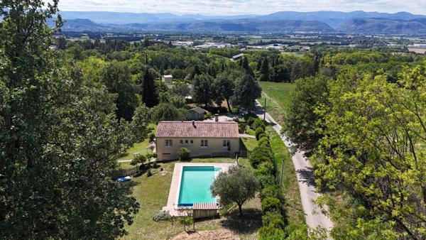 EXCLUSIVITE - MAISON DE 128 M² SUR 8840 M² DE TERRAIN AVEC PISCINE
