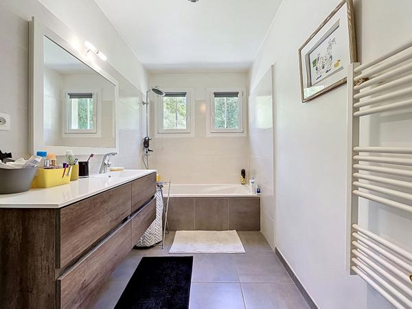 EXCLUSIVITE - MAISON DE 128 M² SUR 8840 M² DE TERRAIN AVEC PISCINE