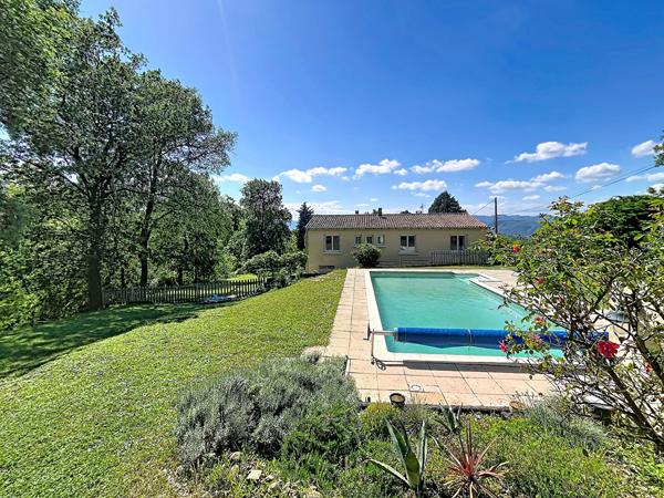 EXCLUSIVITE - MAISON DE 128 M² SUR 8840 M² DE TERRAIN AVEC PISCINE