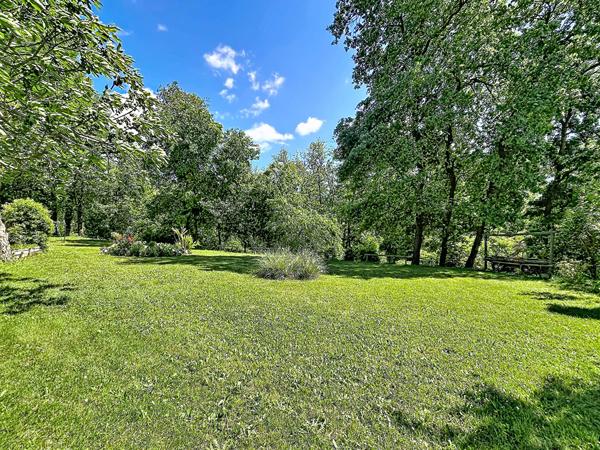 EXCLUSIVITE - MAISON DE 128 M² SUR 8840 M² DE TERRAIN AVEC PISCINE