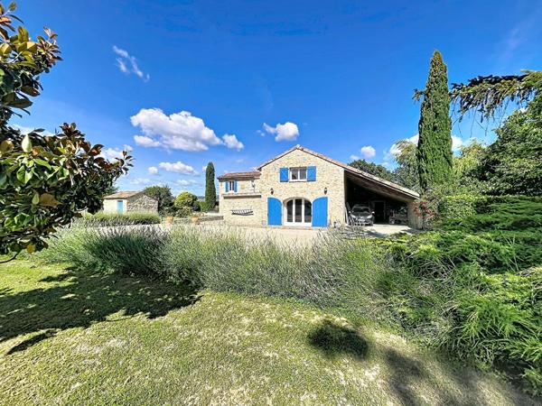 Mas en pierre de 269m²  avec parc de 4000m² , 6 chambres