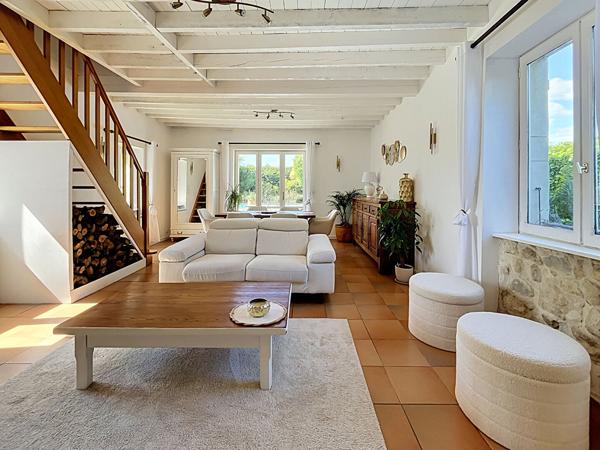 Mas en pierre de 269m²  avec parc de 4000m² , 6 chambres