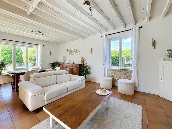 Mas en pierre de 269m²  avec parc de 4000m² , 6 chambres