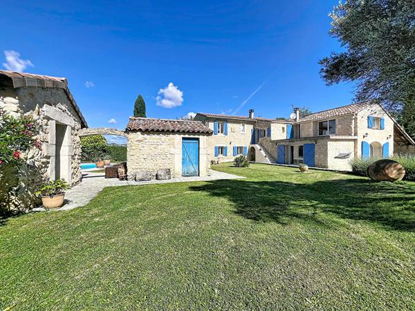 Mas en pierre de 269m²  avec parc de 4000m² , 6 chambres