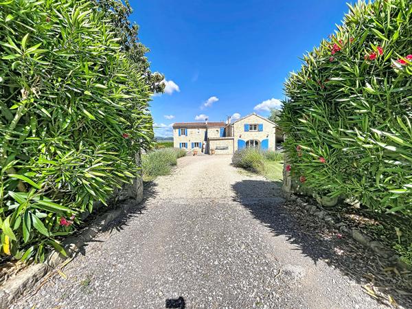 Mas en pierre de 269m²  avec parc de 4000m² , 6 chambres
