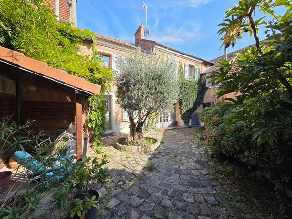 Immeuble de 232, 89 m² Verrieres Le Buisson