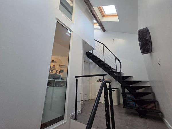 Immeuble de 232, 89 m² Verrieres Le Buisson