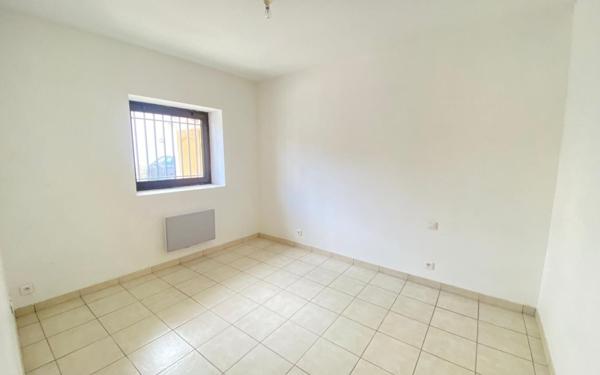 Appartement à louer    3 pièces •  Cheval-Blanc