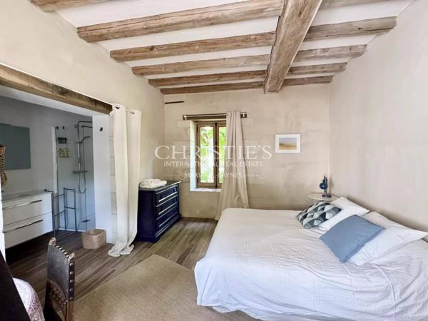 Elegante propriété avec 12 hectares de jardins et de terrain