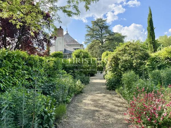 Elegante propriété avec 12 hectares de jardins et de terrain