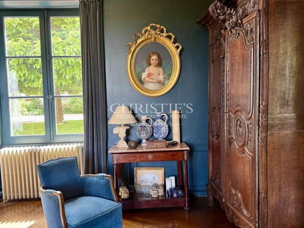 Elegante propriété avec 12 hectares de jardins et de terrain