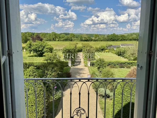 Elegante propriété avec 12 hectares de jardins et de terrain