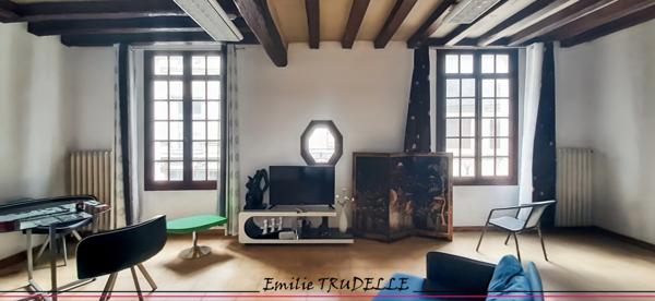 Appartement à vendre 8 pièces SAINT CALAIS (72) Ensemble immobilier à fort potentiel : local commercial + appartement en duplex avec patio