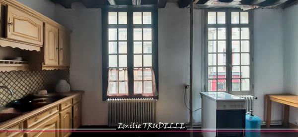 Appartement à vendre 8 pièces SAINT CALAIS (72) Ensemble immobilier à fort potentiel : local commercial + appartement en duplex avec patio