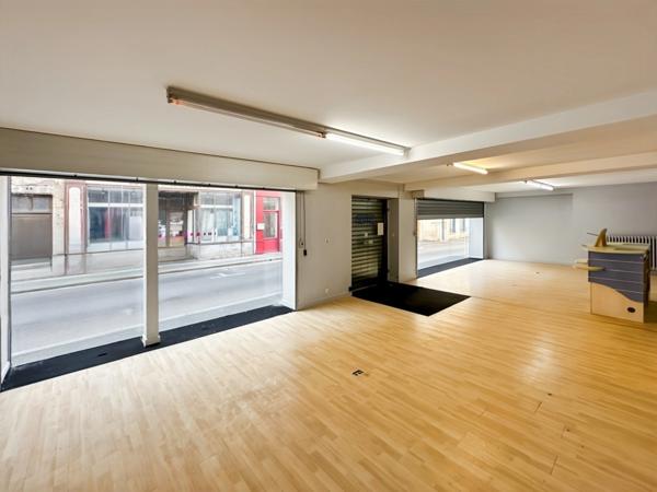 Appartement à vendre 8 pièces SAINT CALAIS (72) Ensemble immobilier à fort potentiel : local commercial + appartement en duplex avec patio