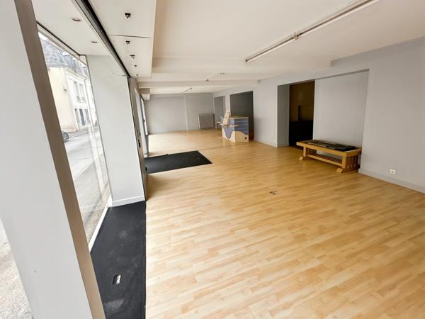 Appartement à vendre 8 pièces SAINT CALAIS (72) Ensemble immobilier à fort potentiel : local commercial + appartement en duplex avec patio