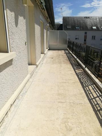 Appartement Saint Denis De L Hotel 5 pièce(s) 202 m2