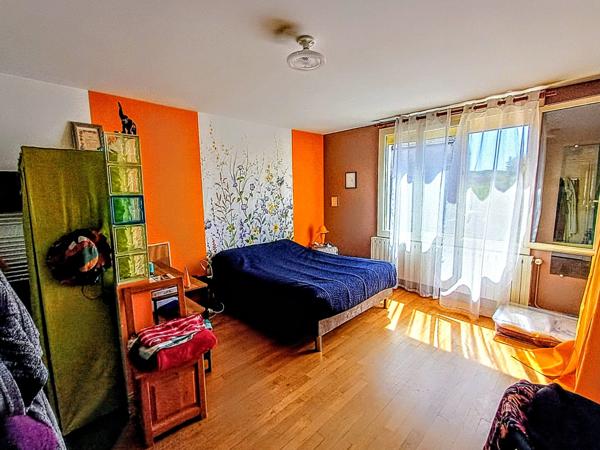 PREMIERE ACQUISITION : CALME -JARDIN -GARAGE ET BELLES DEPENDANCES