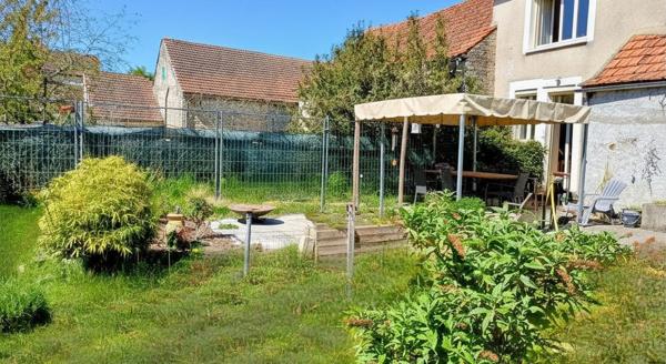 PREMIERE ACQUISITION : CALME -JARDIN -GARAGE ET BELLES DEPENDANCES