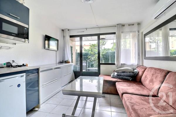 Appartement Studio à vendre  1 pièce - 25 m 2   ST RAPHAEL  - 83