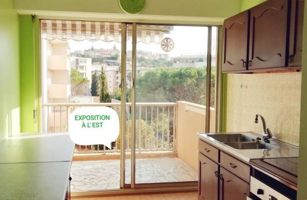 Centre ville, plage et port à pied.