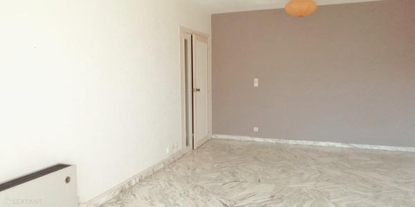 Centre ville, plage et port à pied.