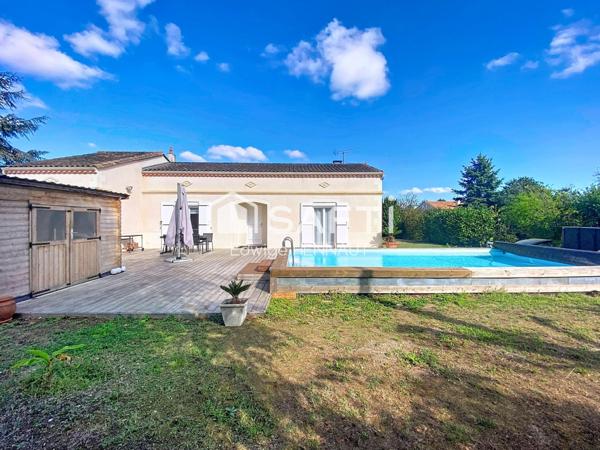 Maison plain pied 3 chambres, grand jardin et piscine.