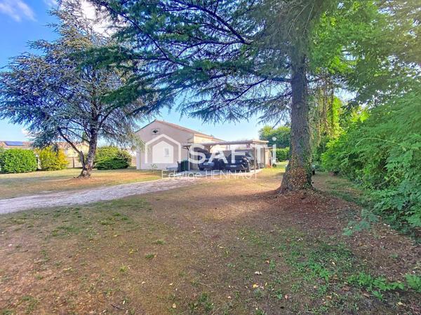Maison plain pied 3 chambres, grand jardin et piscine.