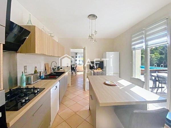 Maison plain pied 3 chambres, grand jardin et piscine.