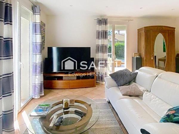 Maison plain pied 3 chambres, grand jardin et piscine.